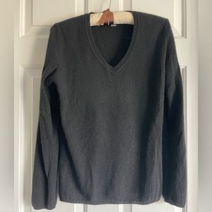 Cashmere Black v-neck sweater. Size Medium.